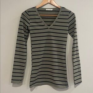 NEW - Heart & Hips Long Sleeved V-Neck T-Shirt